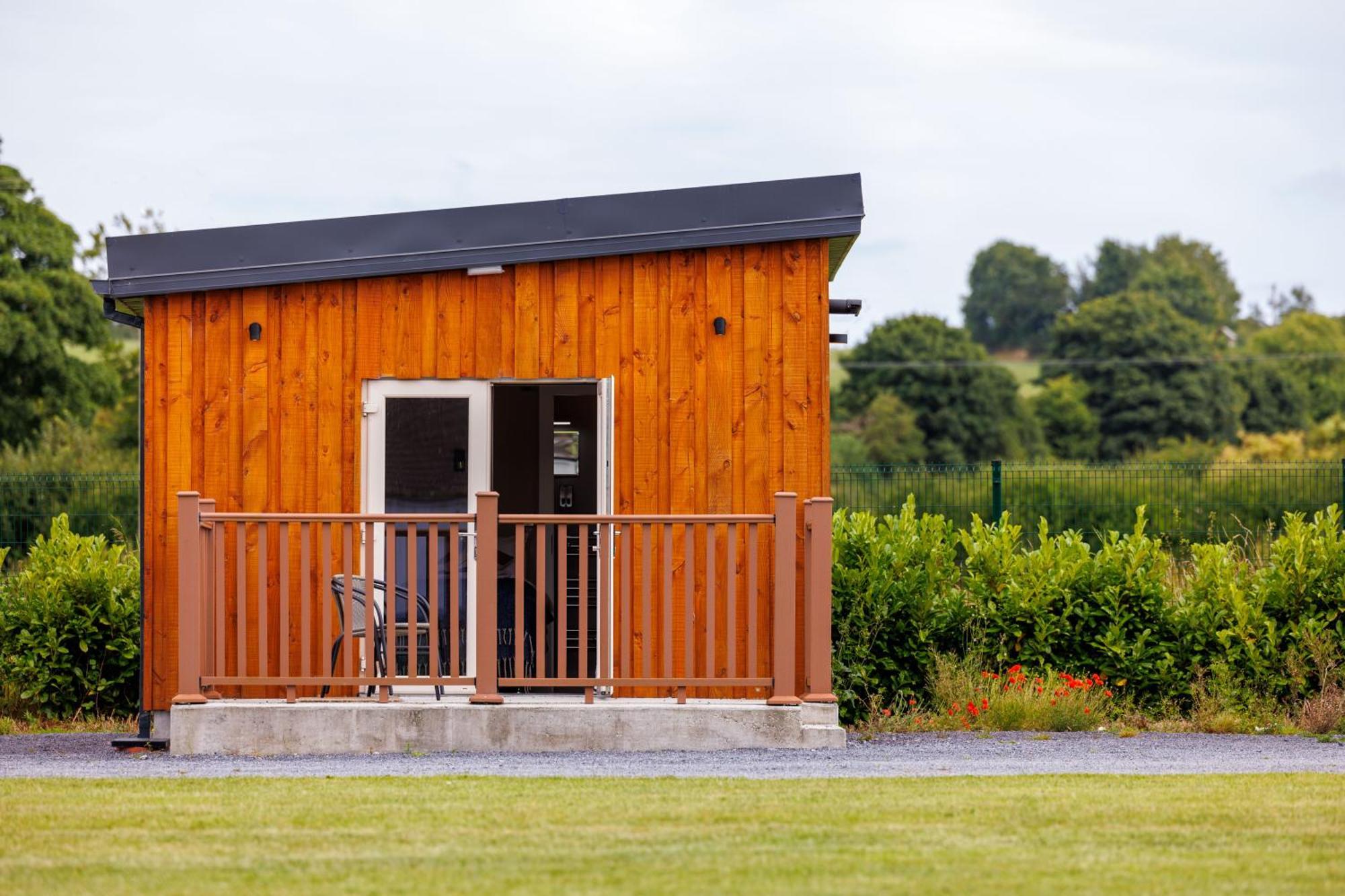 Stoneyford Luxurious Cabins Exterior foto